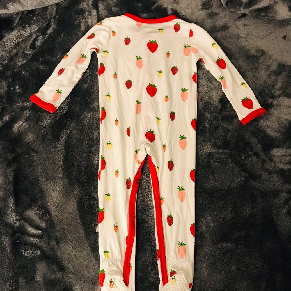 Kyte Baby Onepiece Strawberries - Picture 4 of 7